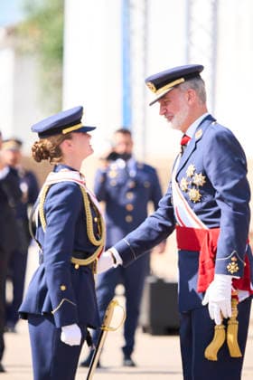Entertainment Bilder des Tages July 10, 2026, San Javier, Murcia, Spain: King Felipe VI of Spain, Crown Princess Leonor attends the Presentation of Royal Employment Appointments at the General Academy of Air and Space at General Academy of Air and Space on July 10, 2026 in San Javier, Spain .The Princess of Asturias has completed her military training at San Javier, having served in all three branches of the armed forces. This three-year training programme has prepared her to become the first woman to hold supreme command of the Armed Forces when she ascends to the throne. San Javier Spain  - ZUMAg15_ 20260710_zaf_g15_065 Copyright: xJackxAbuinx