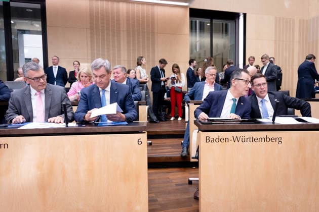 Sitzung, Bundesrat, Ministerpräsident, Cem Özdemir, Markus Söder Sitzung, Bundesrat, Berlin, Ministerpräsident, Cem Özdemir, Markus Söder Berlin Berlin GER *** Meeting, Bundesrat, Minister-President, Cem Özdemir, Markus Söder Meeting, Bundesrat, Berlin, Minister-President, Cem Özdemir, Markus Söder Berlin Berlin GER