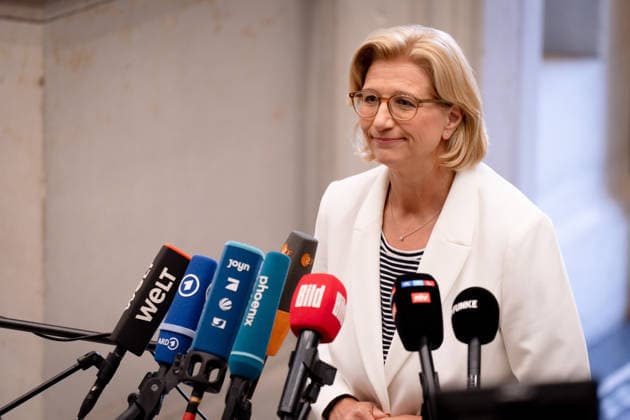 Sitzung, Bundesrat, Berlin, Ministerpräsidentin, Anke Rehlinger Sitzung, Bundesrat, Berlin, Ministerpräsidentin, Anke Rehlinger Berlin Berlin GER *** Meeting, Bundesrat, Berlin, Minister-President, Anke Rehlinger Meeting, Bundesrat, Berlin, Minister-President, Anke Rehlinger Berlin Berlin GER