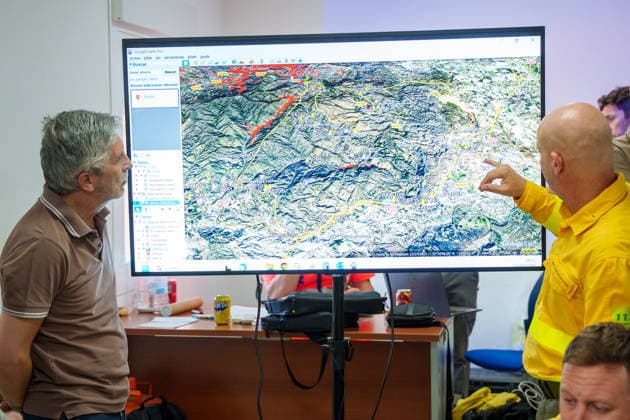 Wildfire in Los Gallardos, Almería: Interior Minister Fernando Grande Marlaska visits the Forward Command Post for the Los Gallardos wildfire on July 10, 2026, in Los Gallardos, Almería, Andalusia, Spain. The wildfire that broke out on Thursday, July 9, in the Almería town of Los Gallardos has left eleven dead and eight injured, four of them seriously, according to the latest update, which notes that efforts are ongoing to determine whether there may be more victims, as 19 people are currently missing. In addition, some 200 personnel from the Military Emergency Unit (UME) have been deployed around the wildfire, which is showing an unfavorable trend. JULY 10, 2026 Francisco J Los Gallardos, Almería, Andalusia Los Gallardos, Almería, Andalus  Copyright: xFranciscoxJ.xOlmox 7658012