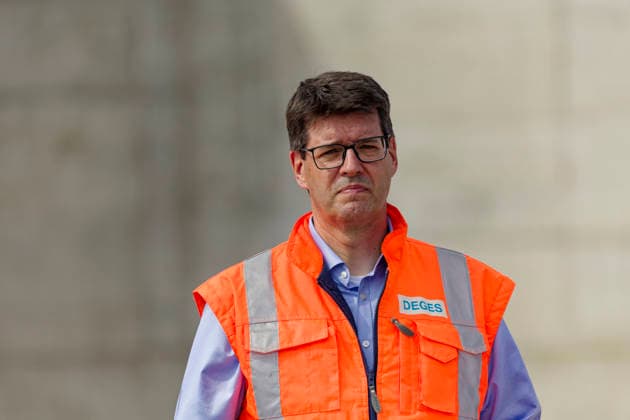 Einhub der Ringbahnbrücken-Überbauten 2026-07-10 Deutschland, Berlin Wiederaufbau der abgetragenen A100-Autobahnbrücke über die S- und Fernbahngleise des Berliner Innenrings. Binnen 48 Stunden werden die vormontierten Überbauteile für das neue Brückenbauwerk in ihre endgültige Lage mittels eines 600-t-Krans auf Raupen eingehoben. Der Güter-, Regional- und S-Bahn ist unterbrochen. Im Bild: Andreas Irngartinger, Technischer Geschäftsführer der DEGES. *** Lifting of the Ringbahn Bridge Superstructures July 10, 2026, Germany, Berlin: Reconstruction of the demolished A100 highway bridge over the S-Bahn and long-distance rail tracks of Berlin’s inner ring. Within 48 hours, the pre-assembled superstructure components for the n