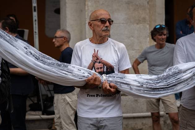 ITALY-GAZA PROTEST CESENA, ITALY, JULY 10, 2026 Participants march beneath a giant white shroud covered with the names of 18,457 Palestinian children killed in Gaza since October 2023 during the Shroud for Gaza demonstration in Cesena, northern Italy. The memorial installation is part of a travelling national initiative that has crossed several Italian cities to honour the victims of the war and draw attention to the humanitarian consequences of the conflict. (Silvia Casadei JNA Press) Cesena Italy Copyright: x xSilviaxCasadeix xJNAxPressx