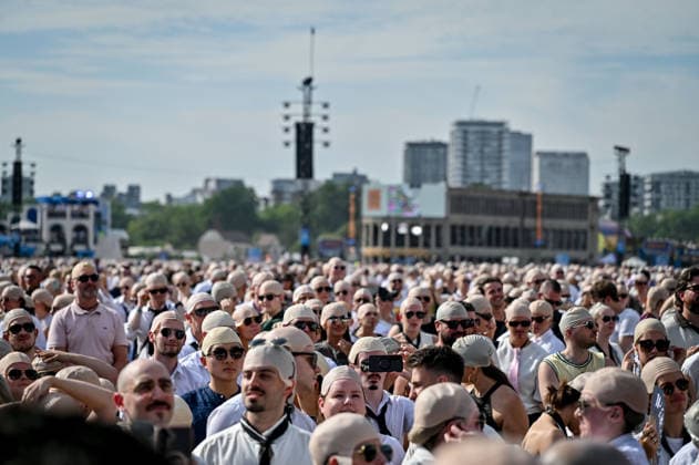 Bald caps record attempt at BST Hyde Park Fans wearing Bald Head Caps attend Pitbull Headliner at BST Hyde Park London, 10th July 2026, Credit:Thepinkrosephotographyltd Laura Rose Avalon  Copyright: xThepinkrosephotographyltdx xLauraxRosex xAvalonx 1115763233