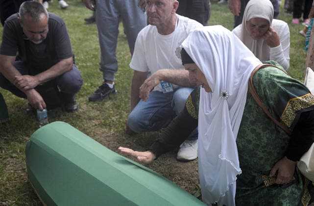 Coffins brought to Musalla in Potocari: The last farewell to the victims of the genocide in Srebrenica SREBRENICA, BOSNIA AND HERZEGOVINA - JULY 10: Family members of the victims and Peace March participants carry coffins containing the remains of ten Srebrenica genocide victims from the former Battery Factory to the Musalla area at the Potocari Memorial Center Cemetery in Srebrenica, Bosnia and Herzegovina, on July 10, 2026. Relatives and participants gathered with prayers and tears ahead of tomorrow s collective funeral and burial on the 31st anniversary of the 1995 genocide. Samir Jordamovic Anadolu Srebrenica Bosnia and Herzegovina. Editorial use only. Please get in touch for any other usage.  Copyright: x2026xAnadoluxSamirxJordamovicx
