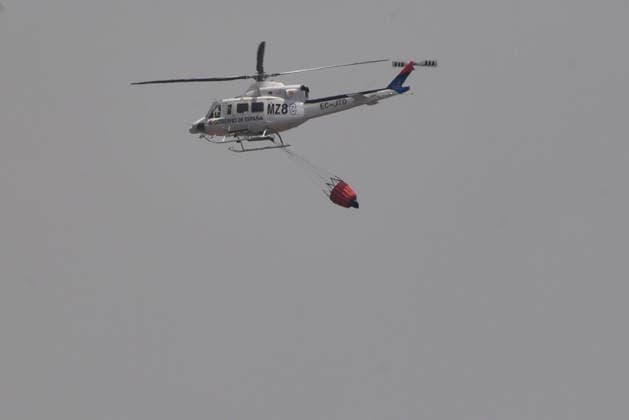 Fire in Los Gallardos, Almería: A water-bombing helicopter at a wildfire, on July 10, 2026, in Los Gallardos, Almería, Andalusia, Spain. The wildfire that broke out this Thursday, July 9, in the Almería town of Los Gallardos has left eleven dead and eight injured, four of them seriously, according to the latest update, which notes that efforts are ongoing to determine whether there may be more victims, as 19 people are currently missing. In addition, some 200 personnel from the Military Emergency Unit (UME) have been deployed around the wildfire, which is spreading rapidly. JULY 10, 2026 Javi Carrión 10 07 2026 Los Gallardos, Almería, Andaluci Los Gallardos, Almería, Andaluci Spain  Copyright: xJavixCarrionx 7658432