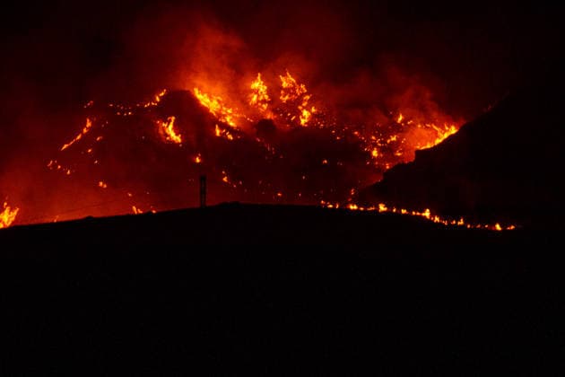 Fire in Los Gallardos, Almería: Nighttime images of the wildfire in Los Gallardos, Almería, on July 10, 2026, in Los Gallardos, Almería, Andalusia, Spain. The wildfire that broke out this Thursday, July 9, in the Almería town of Los Gallardos has left eleven dead and eight injured, four of them seriously, according to the latest update, which notes that efforts are ongoing to determine whether there may be more victims, as 19 people are currently missing. In addition, some 200 personnel from the Military Emergency Unit (UME) have been deployed around the wildfire, which is showing an unfavorable trend. JULY 10, 2026 Francisco J Los Gallardos, Almería, Andalusia Los Gallardos, Almería, Andalusia Spain  Copyright: xFranciscoxJ.xOlmox 7658445