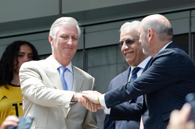 King Philippe of Belgium (L) greets Rafael Louzan (R), president of the Royal Spanish Football Federation (RFEF) in a 2026 FIFA World Cup quarterfinal match between Spain and Belgium at SoFi Stadium in Los Angeles, USA, 10 July 2026. FIFA World Cup 2026 - quarterfinal - Spain vs. Belgium !ACHTUNG: NUR REDAKTIONELLE NUTZUNG!  Copyright: xLavandeira.xJrx AMDEP8563 20260710-55020862813_1