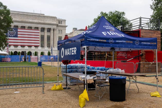 July 10, 2026, Washington, District Of Columbia, USA: Despite the heat, humidity, and rain, tourists and locals gathered on the National Mall for the final day of the Great American State Fair. Some of the attractions drew long lines of attendees throughout the day. Washington USA  - ZUMAh210 20260710_znp_h210_007 Copyright: xDavidxHansenx