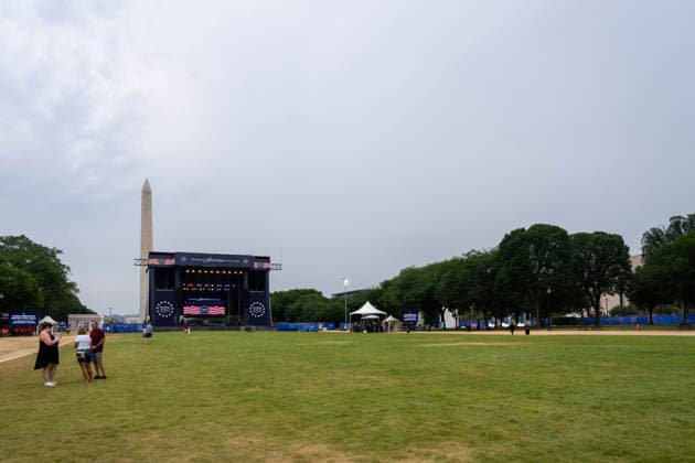 July 10, 2026, Washington, District Of Columbia, USA: Despite the heat, humidity, and rain, tourists and locals gathered on the National Mall for the final day of the Great American State Fair. Some of the attractions drew long lines of attendees throughout the day. Washington USA  - ZUMAh210 20260710_znp_h210_010 Copyright: xDavidxHansenx