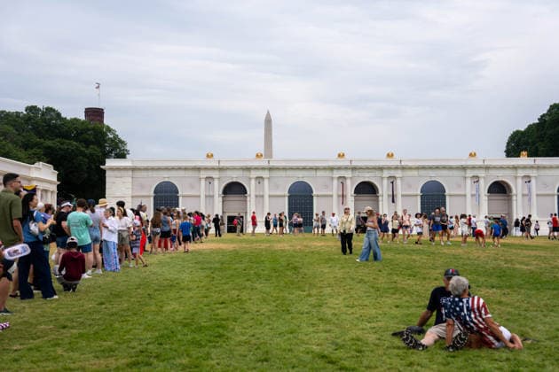 July 10, 2026, Washington, District Of Columbia, USA: Despite the heat, humidity, and rain, tourists and locals gathered on the National Mall for the final day of the Great American State Fair. Some of the attractions drew long lines of attendees throughout the day. Washington USA  - ZUMAh210 20260710_znp_h210_017 Copyright: xDavidxHansenx
