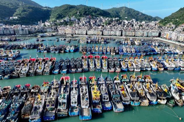 LIANJIANG, CHINA - JULY 10: Fishing boats return to port to take shelter from Typhoon Bavi on July 10, 2026 in Lianjiang County, Fuzhou City, Fujian Province of China. China s State Flood Control and Drought Relief Headquarters on July 10 raised its emergency response for flood control and typhoon prevention in Zhejiang and Fujian provinces from Level III to Level II.  Copyright: xChinaxNewsxServicex 111653511456