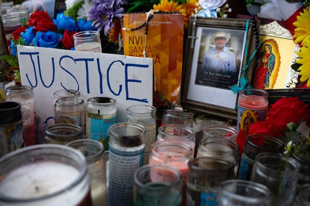 Photograph showing the altar in honor of the Mexican migrant Lorenzo Salgado at the site where he was murdered in Houston, Texas, 10 July 2026. Tribute to the Mexican migrant who died in Texas !ACHTUNG: NUR REDAKTIONELLE NUTZUNG!  Copyright: xCARLOSxRAMIREZx AME8957 20260711-55020863444_1