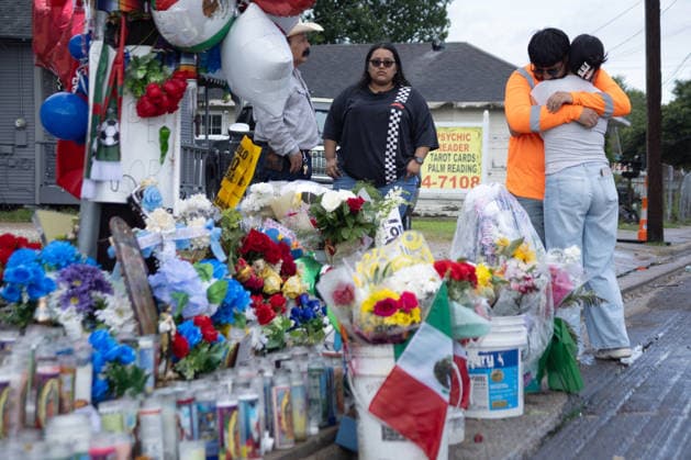 Relatives of Mexican migrant Lorenzo Salgado visit the altar in his honor at the site where he was murdered in Houston, Texas, 10 July 2026. Tribute to the Mexican migrant who died in Texas !ACHTUNG: NUR REDAKTIONELLE NUTZUNG!  Copyright: xCARLOSxRAMIREZx AME8960 20260711-55020863448_1