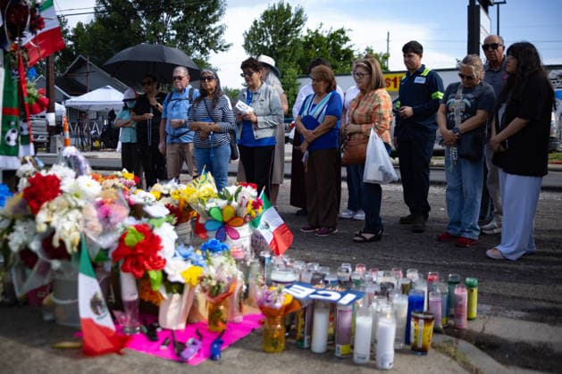 People visit the altar honoring Mexican migrant Lorenzo Salgado at the site where he was murdered in Houston, Texas, 10 July 2026. Tribute to the Mexican migrant who died in Texas !ACHTUNG: NUR REDAKTIONELLE NUTZUNG!  Copyright: xCARLOSxRAMIREZx AME8952 20260711-55020863449_1