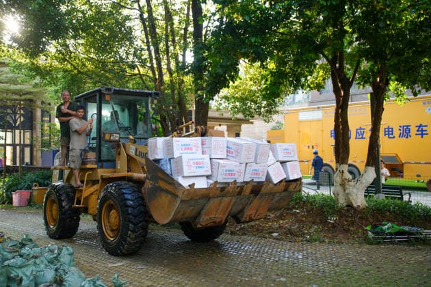 GUI GANG, CHINA - JULY 10: Supplies are transported by forklift into a residential community on July 10, 2026 in Guigang, Guangxi Zhuang Autonomous Region of China. The local authorities beef up restoration efforts after torrential rains caused by Typhoon Maysak.  Copyright: xChinaxNewsxServicex 111653540932