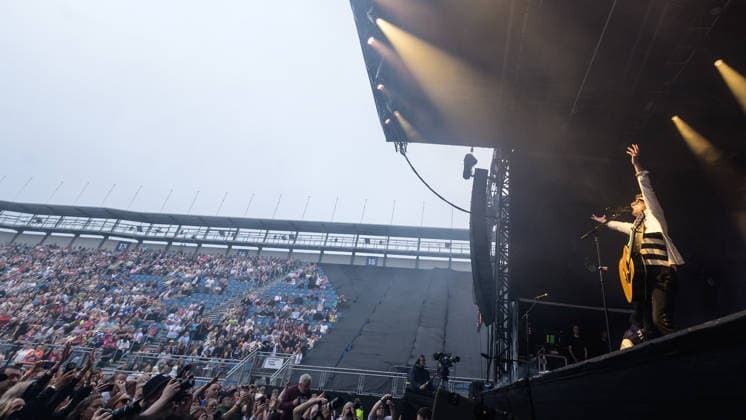 Callum Beattie at The Castle Concerts 2026 in Edinburgh, UK - 10 Jul 2026 Scottish singer-songwriter, Callum Beattie performs live on stage during The Castle Concerts 2026 at Edinburgh Castle. Edinburgh United Kingdom Copyright: xStuartxWestwoodx xSOPAxImagesx SWESTWOOD03