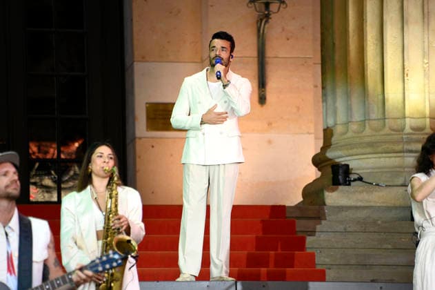 Giovanni Zarrella live beim Konzert Italienische Sommernacht - Part II beim Classic Open Air 2026 am Gendarmenmarkt. Berlin, 10.07.2026 *** Giovanni Zarrella live at the Italian Summer Night Part II concert at the Classic Open Air 2026 at Gendarmenmarkt in Berlin, July 10, 2026 Foto:xN.xKubelkax xFuturexImagex zarrella_6706