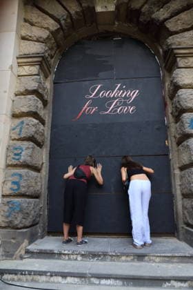 Menschen beim Localize Festival am alten Landtagsgebäude auf dem Brauhausberg in Potsdam, 10. Juli 2026. Localize Festival Potsdam *** People at the Localize Festival at the old state parliament building on Brauhausberg in Potsdam, July 10, 2026 Localize Festival Potsdam