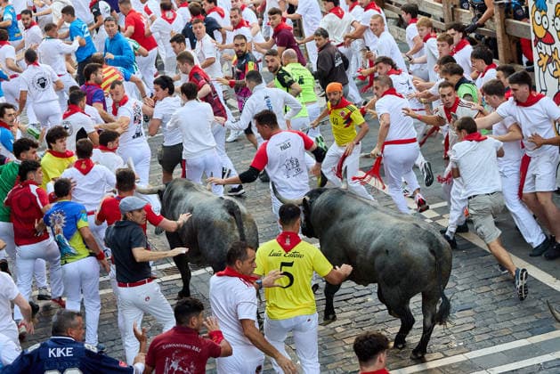 San Fermin Festival in Spain PAMPLONA, SPAIN - JULY 11: Participants wearing traditional white outfits and red scarves take part in the running with the bulls event, known as Encierro, during the San Fermin Festival in Pamplona, northern Spain, on July 11, 2026. The adrenaline-filled run covers an 875-meter stretch through the historic city center. Ruben Albarran Anadolu Pamplona Spain. Editorial use only. Please get in touch for any other usage.  Copyright: x2026xAnadoluxRubenxAlbarranx