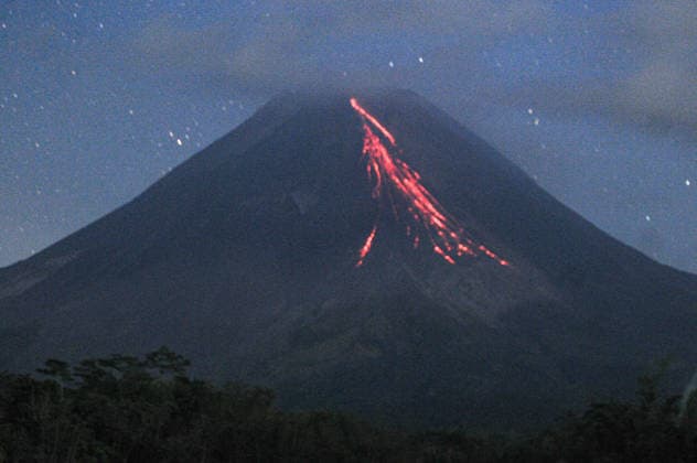 Indonesia’s Mount Merapi erupts again, spewing hot ash SLEMAN, YOGYAKARTA, JULY - 11: A lava flow emerging from Mount Merapi on the border between Yogyakarta and Central Java in the early hours of Saturday, July 11, 2026. Mount Merapi spewed incandescent lava five times, reaching distances of up to 1.9 km toward the Krasak River. Mount Merapi remains at Alert Level III, with an elevation of 2,968 meters above sea level. Dasril Roszandi Anadolu Sleman Indonesia. Editorial use only. Please get in touch for any other usage.  Copyright: x2026xAnadoluxDasrilxRoszandix