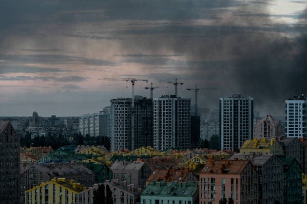 Black smoke from a Russian attack rises above apartment blocks in Kyiv, Ukraine, July 11, 2026. On Saturday night, July 11, the Russian army launched a ballistic missile strike on Kyiv for the third time in a week. At least 11 people were injured, including an 11-year-old boy. (Photo by Yevhen Kotenko Ukrinform) Smoke over Kyiv after Russian attack  Copyright: xYevhenxKotenkox