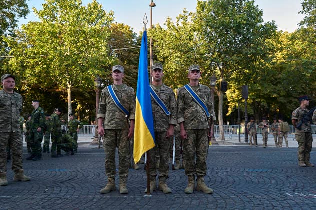 Rehearsal for July 14th 2026 Military Parade on the Champs-Elysees - Paris Rehearsal for July 14th 2026 Military Parade on the Champs-Elysees, in Paris, France, on July 11, 2026. Thirty-six foreign nations and over 6,000 soldiers will be on the Champs-elysees for the 2026 edition of the July 14th parade. Some 500 soldiers from member countries of the Volunteer Coalition and twenty-five Ukrainian soldiers will lead the traditional July 14 military parade on the Champs-Élysees, in front of about 30 heads of state and government. Photo by Jean Pierre Nguyen Van Hai Barbier ABACAPRESS.COM Paris France  Copyright: xNguyenxVanxHai-BarbierxJeanxPierre ABACAx