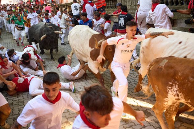 Running of the Bulls San Fermín 2026 in Pamplona, Spain - 11 Jul 2026 A runner seen knocked down by a bull on the descent to the entrance of the Monumental Bullring during the fifth bull run of the 2026 San Fermín festival. Pamplona Spain Copyright: xElsaxAxBravox xSOPAxImagesx Fifth Running of the Bulls San Fermin 2026_EAB_7993 (16)