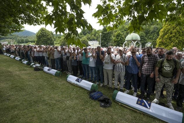 Funeral prayers held, 10 more Srebrenica genocide victims laid to rest SREBRENICA, BOSNIA AND HERZEGOVINA - JULY 11 : Funeral ceremony were held and 10 victims of the 1995 genocide were laid to rest at the Srebrenica-Potocari Memorial Cemetery in Srebrenica, Bosnia and Herzegovina on July 11, 2026. Thousands of people gathered at the site in the early hours of morning to pay their respects to the victims. The collective funeral prayer was led by Husein Kavazovic<!--TgQPHd --><!--TgQPHd false, ,false --><!--TgQPHd g 11x982h21 , ,0, ErcICvcHQUppVDR0SktELTVoQ3kyUlpqYkU3T2gzSmg5Wk5XZHdvM2lOZ1pmUjEyWldzQTl0bFBZdGNpR1BwNldYMDNKUWlmWkNXTWdWWmYxOXhtajJMRDVwVTAySnRIVndtVi1hSklUeW9MaWZxeW1ZWE1tT2pnODdXZzZLQW5wNjNST292NzE0cTZ0ZVotekFZSVVI  Copyright: x2026xAnadoluxSamirxJordamovicx