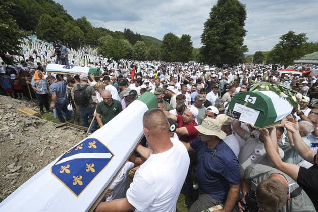 Funeral prayers held, 10 more Srebrenica genocide victims laid to rest SREBRENICA, BOSNIA AND HERZEGOVINA - JULY 11 : Funeral ceremony were held and 10 victims of the 1995 genocide were laid to rest at the Srebrenica-Potocari Memorial Cemetery in Srebrenica, Bosnia and Herzegovina on July 11, 2026. Thousands of people gathered at the site in the early hours of morning to pay their respects to the victims. The collective funeral prayer was led by Husein Kavazovic<!--TgQPHd --><!--TgQPHd false, ,false --><!--TgQPHd g 11x982h21 , ,0, ErcICvcHQUppVDR0SktELTVoQ3kyUlpqYkU3T2gzSmg5Wk5XZHdvM2lOZ1pmUjEyWldzQTl0bFBZdGNpR1BwNldYMDNKUWlmWkNXTWdWWmYxOXhtajJMRDVwVTAySnRIVndtVi1hSklUeW9MaWZxeW1ZWE1tT2pnODdXZzZLQW5wNjNST292NzE0cTZ0ZVotekFZSVVI  Copyright: x2026xAnadoluxSamirxJordamovicx