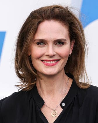 Los Angeles Premiere Of Netflix s The Hawk Season 1 WESTWOOD, LOS ANGELES, CALIFORNIA, USA - JULY 09: Emily Deschanel arrives at the Los Angeles Premiere Of Netflix s The Hawk Season 1 held at the Directors Village (formerly Westwood Village Theatre) on July 9, 2026 in Westwood, Los Angeles, California, United States. Westwood Directors Village (formerly Westwood Village Theatre) California United States Copyright: xXavierxCollin ImagexPressxAgencyx