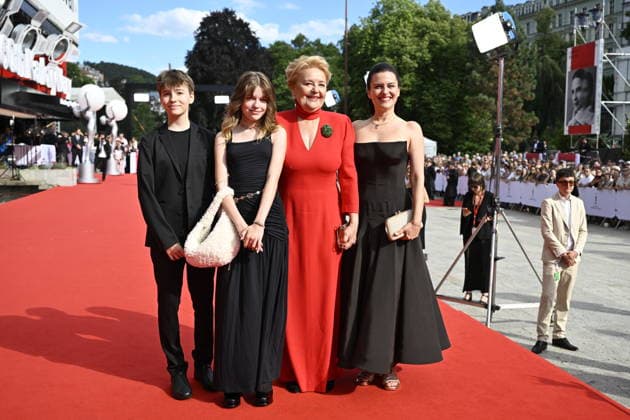 The final day of the 60th Karlovy Vary International Film Festival, on July 11, 2026. Actress Magda Vasaryova (second from right) and writer Hana Lasicova with children. (CTKxPhoto KaterinaxSulova) CTKPhotoP2026071103909  CTKPhotoP2026071103909