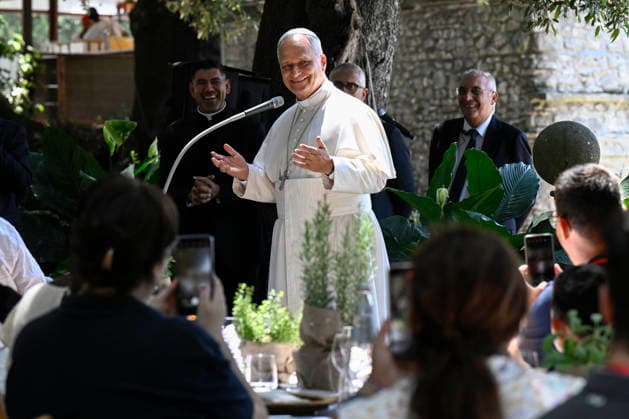 ITALY - POPE LEO XIV ATTENDS THE EVENT LUNCH WITH POPE WITH AROUND 200 SOCIALLY VULNERABLE PEOPLE FROM THE FIOCESE OF ROME, AT BORGO LAUDATO SI IN THE PONTIFICAL GARDENS OF CASTEL GANDOLFO - 2026 7 11 Italy,Castel Gandolfo , Vatican, 2026 7 11. Pope Leo XIV attends the event Lunch with the Pope with around 200 socially vulnerable people from the Diocese of Rome, at Borgo Laudato Si in the Pontifical Gardens of Castel Gandolfo EDITORIAL USE ONLY - NO BOOKS Copyright: xVATICANxMEDIA CPPx