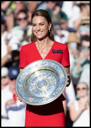 . 11 07 2026. London, United Kingdom. Kate Middleton, the Princess of Wales , presents the trophy at the end of the Ladies Singles Final on day thirteen of the Wimbledon Tennis Championships in London.  xStephenxLockx xi-Imagesx IIM-26899-0150
