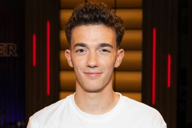 Shaolin-Kid Sacha WENK, freundlich, laecheln, Portrait, Portraet, zu Gast in der TV Sendung ,,Koelner Treff,, im WDR Fernsehen, Aufzeichnung am 10.07.2026, Ausstrahlung am 07.08.2026. *** Shaolin Kid Sacha WENK, friendly, smiling, portrait, guest on the TV show Kölner Treff on WDR television, recorded on July 10, 2026, aired on August 7, 2026
