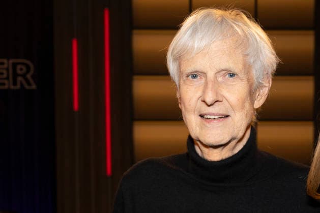 Schauspieler Matthieu CARRIERE, freundlich, lachend, Lachen, Portrait, Portraet, zu Gast in der TV Sendung ,,Koelner Treff,, im WDR Fernsehen, Aufzeichnung am 10.07.2026, Ausstrahlung am 07.08.2026. *** Actor Matthieu CARRIERE, friendly, smiling, laughter, portrait, guest on the TV show Koelner Treff on WDR television, recorded on July 10, 2026, Aired on August 7, 2026