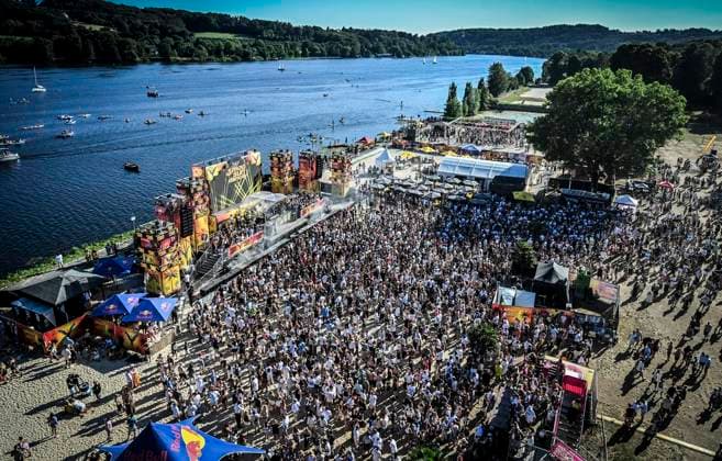 The Smag Sundance Festival at Baldeneysee in Essen on the grounds of Seaside Beach ** FOR EDITORIAL USE ONLY ** EDITORIAL USE ONLY ** Thousands of electronic music fans will celebrate at the Smag Sundance Festival at Lake Baldeney in Essen on Saturday, July 11, 2026. Performers Copyright: KerstinxKokoska doc86obf3123v749j0ot2s ,EDITORIAL USE ONLY Copyright: KerstinxKokoska