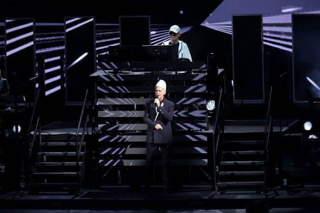 Neil Tennant (vorn) und Chris Lowe (hinten) von der Band Pet Shop Boys bei einem Konzert in der Waldbühne in Berlin, 11. Juli 2026. Pet Shop Boys Konzert Berlin *** Neil Tennant in the front and Chris Lowe in the back, members of the band Pet Shop Boys, at a concert at the Waldbühne in Berlin, July 11, 2026 Pet Shop Boys Concert Berlin
