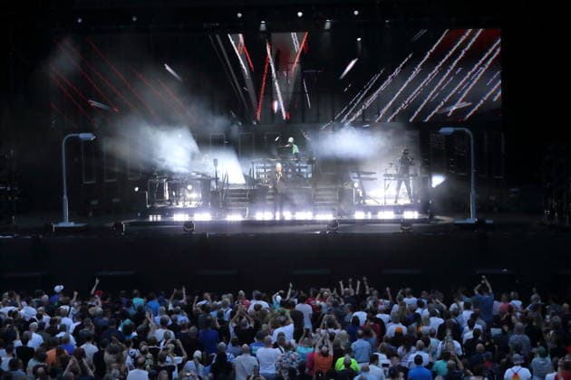 Neil Tennant (vorn) und Chris Lowe (hinten) von der Band Pet Shop Boys bei einem Konzert in der Waldbühne in Berlin, 11. Juli 2026. Pet Shop Boys Konzert Berlin *** Neil Tennant in the front and Chris Lowe in the back, members of the band Pet Shop Boys, at a concert at the Waldbühne in Berlin, July 11, 2026 Pet Shop Boys Concert Berlin