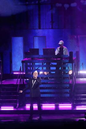 Neil Tennant (vorn) und Chris Lowe (hinten) von der Band Pet Shop Boys bei einem Konzert in der Waldbühne in Berlin, 11. Juli 2026. Pet Shop Boys Konzert Berlin *** Neil Tennant in the front and Chris Lowe in the back, members of the band Pet Shop Boys, at a concert at the Waldbühne in Berlin, July 11, 2026 Pet Shop Boys Concert Berlin