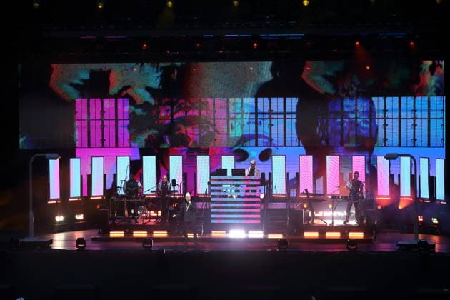 Neil Tennant (vorn) und Chris Lowe (hinten) von der Band Pet Shop Boys bei einem Konzert in der Waldbühne in Berlin, 11. Juli 2026. Pet Shop Boys Konzert Berlin *** Neil Tennant in the front and Chris Lowe in the back, members of the band Pet Shop Boys, at a concert at the Waldbühne in Berlin, July 11, 2026 Pet Shop Boys Concert Berlin