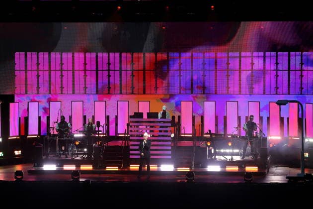Neil Tennant (vorn) und Chris Lowe (hinten) von der Band Pet Shop Boys bei einem Konzert in der Waldbühne in Berlin, 11. Juli 2026. Pet Shop Boys Konzert Berlin *** Neil Tennant in the front and Chris Lowe in the back, members of the band Pet Shop Boys, at a concert at the Waldbühne in Berlin, July 11, 2026 Pet Shop Boys Concert Berlin