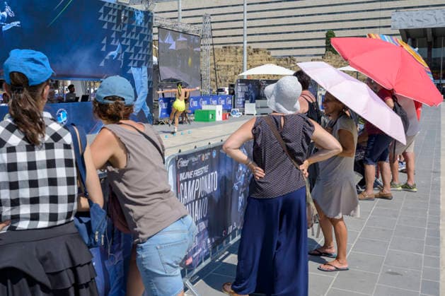 July 11, 2026, Rome, Italy: Tourists and onlookers watch a skater perform in a competition for the Italian Inline Freestyle Championship, shielding themselves from the sun with large umbrellas in Piazza dei Cinquecento during the hottest hours of the day when Italy is trapped in the grip of the July heat in Rome. After the storms of the past few days, a new wave of intense heat is expected across Italy. The subtropical anticyclone will once again dominate the Italian weather landscape, paving the way for a new phase of intense heat destined to affect much of the country for the entire next week. Rome Italy  - ZUMAv147 20260711_zip_v147_011 Copyright: xMarcelloxValerix