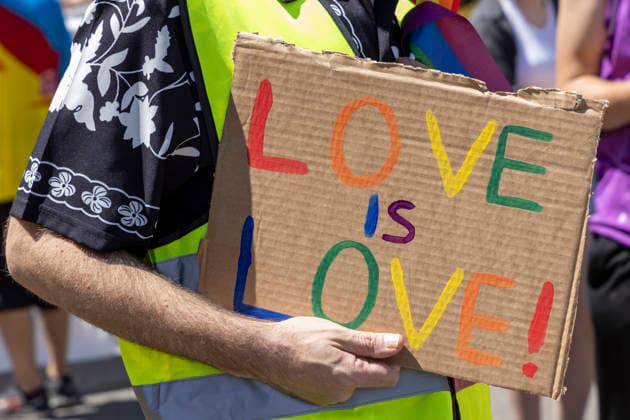 Hattingen, der 1. CSD im Ennepe-Ruhr. 11.07.2026, EU, DEU, Deutschland, Nordrhein-Westfalen, Hattingen: ca. 1000 Teilenhmede des 1. CSD im Ennepe-Ruhr-Kreis sammelten sich am Parkplatz am Hochbunker und zogen zur Zwischenkundgebung am Rathaus und danach zum Abschlussfest am Holschentor. EU, DEU, Germany, North Rhine-Westphalia, Hattingen: Around 1000 participants in the 1st CSD in the Ennepe-Ruhr-Kreis district gathered in the car park by the high-rise bunker and marched to the interim rally at the town hall, followed by the closing celebrations at the Holschentor.