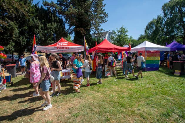 Hattingen, der 1. CSD im Ennepe-Ruhr. 11.07.2026, EU, DEU, Deutschland, Nordrhein-Westfalen, Hattingen: ca. 1000 Teilenhmede des 1. CSD im Ennepe-Ruhr-Kreis sammelten sich am Parkplatz am Hochbunker und zogen zur Zwischenkundgebung am Rathaus und danach zum Abschlussfest am Holschentor. EU, DEU, Germany, North Rhine-Westphalia, Hattingen: Around 1000 participants in the 1st CSD in the Ennepe-Ruhr-Kreis district gathered in the car park by the high-rise bunker and marched to the interim rally at the town hall, followed by the closing celebrations at the Holschentor.