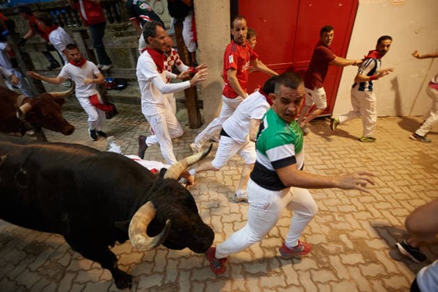 Sixth Running of the Bulls San Fermín 2026 in Pamplona - 12 Jul 2026 Runners run ahead of the bulls from La Palmosilla (Cádiz) during the running of the bulls at the San Fermín festival. Pamplona Spain Copyright: xElsaxAxBravox xSOPAxImagesx Sixth Running of the Bulls San Fermin 2026_EAB_8309 (10)