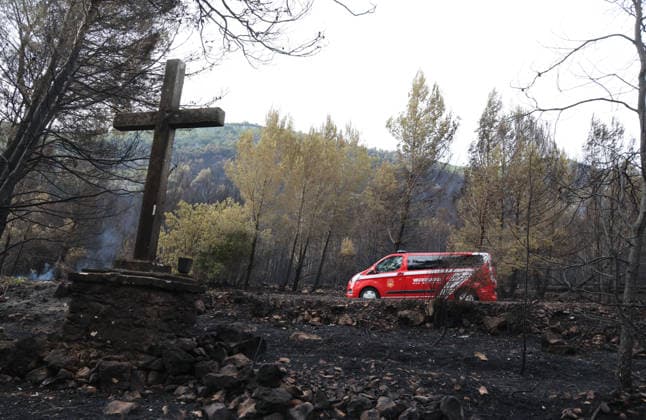 News Bilder des Tages The morning after a major wildfire breaks out on Korcula Island between Smokvica and Blato The morning after a major wildfire breaks out on Korcula Island. When the rain stopped, the extent of the big fire came to light. Firefighters on the ground, with the help of the air force, repair the fires wherever possible. Burnt olive groves, vineyards, orchards and farmhouses are frightening scenes on the island of Korcula, Croatia, on July 12 2026.  IvoxCagalj PIXSELL
