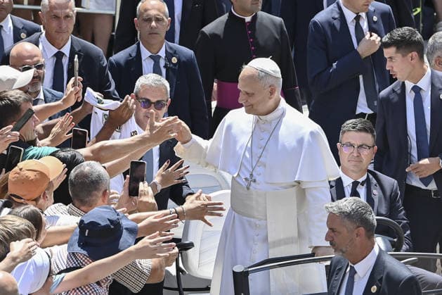 Pope Leo XIV celebrates the Angelus in Castel Gandolfo CASTEL GANDOLFO, ITALY, JULY 12: Pope Leo XIV greets the faithful after celebrating the Angelus noon prayer at his summer residence in Castel Gandolfo, near Rome, Italy, on July 12, 2026. Isabella Bonotto Anadolu Castel Gandolfo Italy. Editorial use only. Please get in touch for any other usage.  Copyright: x2026xAnadoluxIsabellaxBonottox