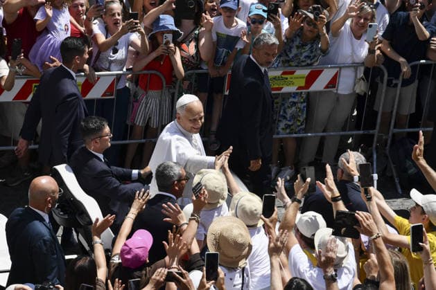 Pope Leo XIV celebrates the Angelus in Castel Gandolfo CASTEL GANDOLFO, ITALY, JULY 12: Pope Leo XIV greets the faithful after celebrating the Angelus noon prayer at his summer residence in Castel Gandolfo, near Rome, Italy, on July 12, 2026. Isabella Bonotto Anadolu Castel Gandolfo Italy. Editorial use only. Please get in touch for any other usage.  Copyright: x2026xAnadoluxIsabellaxBonottox