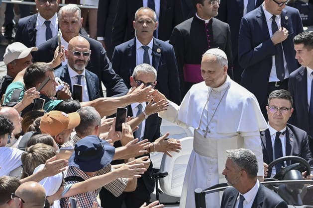Pope Leo XIV celebrates the Angelus in Castel Gandolfo CASTEL GANDOLFO, ITALY, JULY 12: Pope Leo XIV greets the faithful after celebrating the Angelus noon prayer at his summer residence in Castel Gandolfo, near Rome, Italy, on July 12, 2026. Isabella Bonotto Anadolu Castel Gandolfo Italy. Editorial use only. Please get in touch for any other usage.  Copyright: x2026xAnadoluxIsabellaxBonottox