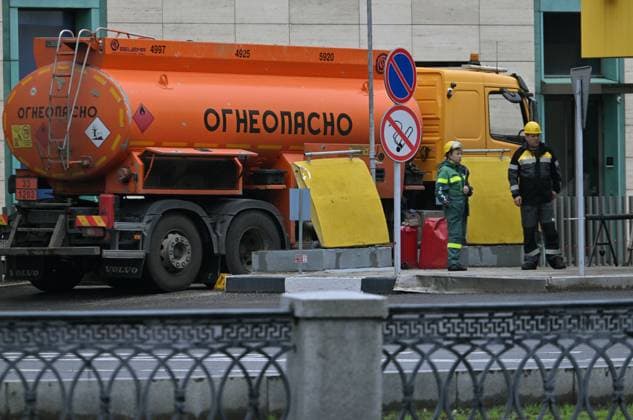 Russia Gasoline Shortages 9204497 12.07.2026 A fuel truck delivers fuel at a petrol station in Moscow, Russia. Ilya Pitalev Sputnik Moscow Russia  Copyright: xIlyaxPitalevx